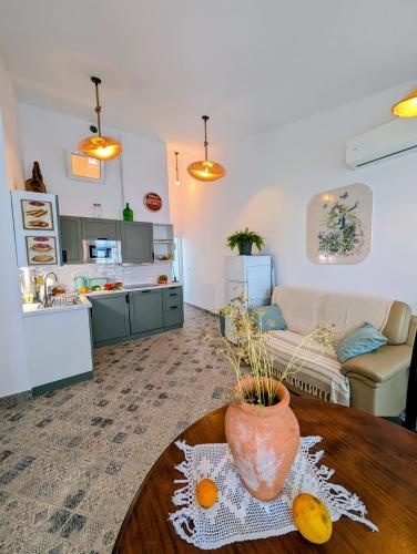 'Laranja', Charming Portuguese Style Apartment for Rent, 'Vida à Portuguesa'