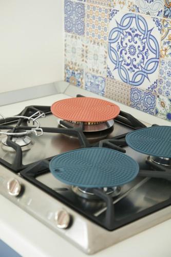 a stove top with a red burner on it at Dimora Luminè in Naples