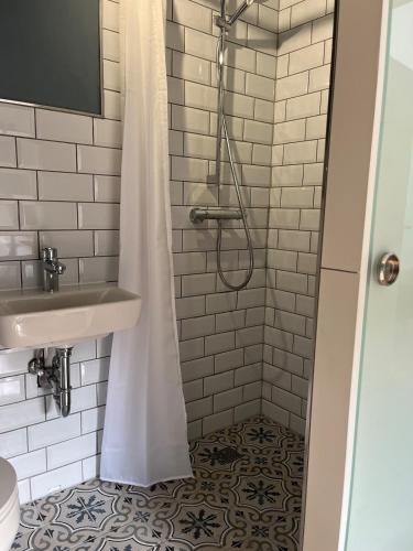 a bathroom with a shower and a sink at Rosa,s Garten in Schlieben