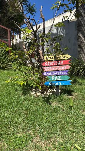 Taman di luar Casa dos Girassóis