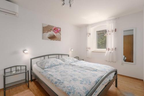 a bedroom with a bed and a window at Villa Lilly in Višnjan