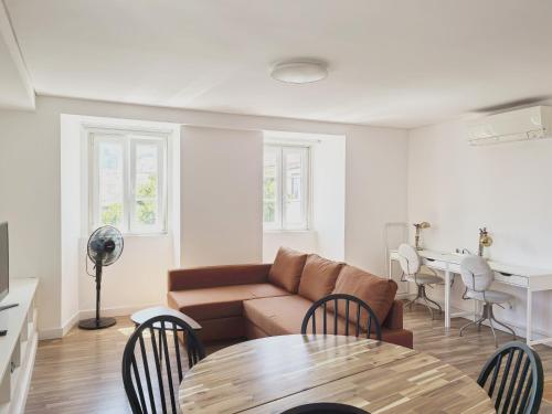 B&J Alfama Sea Lane 3