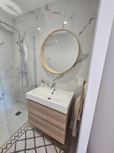 Bilik mandi di Maison Palma - Séjour d'exception avec piscine privée