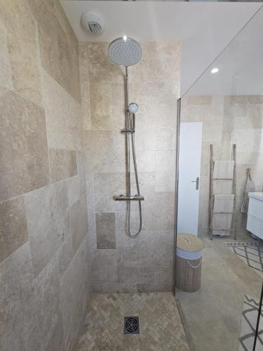Bilik mandi di Maison Palma - Séjour d'exception avec piscine privée