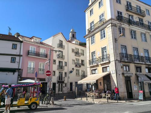 B&J Alfama Sea Lane 3