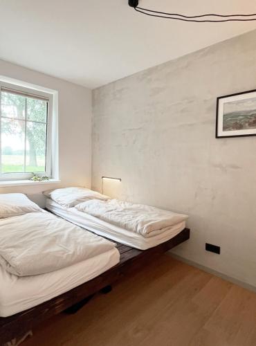 two beds in a room with a window at Deine Ruhe Oase mit Waldblick in Gustow
