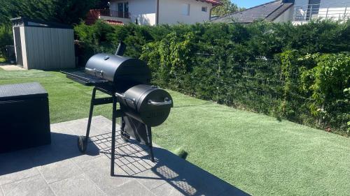 Barbacoa disponible para clientes en la casa o chalet