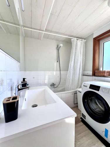アールストにあるCosy haven in Aalst with terrace a green havenのギャラリーの写真