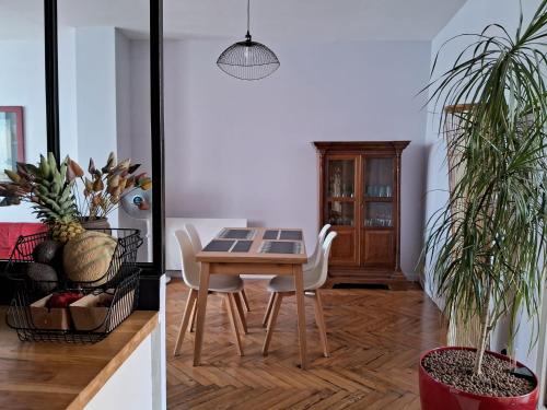 Charmante maison avec extérieur paisible, proche centre ville