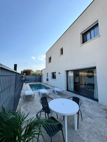 Maison 3 chambres avec piscine by Ayline