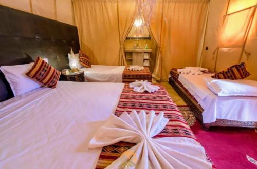 Best Merzouga Sahara Campにあるベッド
