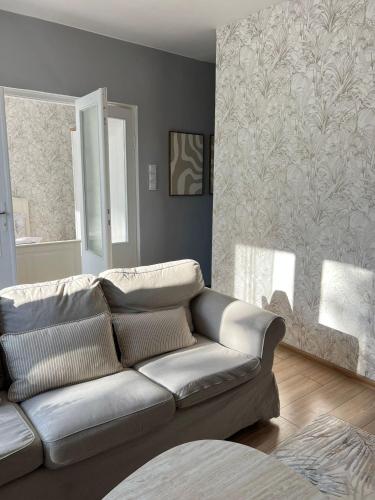 a living room with a couch and a wall at Panorama Piaskowa in Wałbrzych