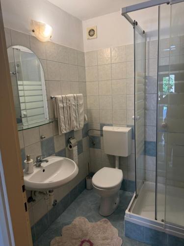 Koupelna v ubytování Ivica House