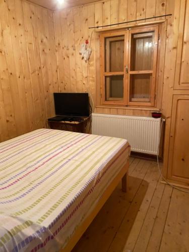 Μια τηλεόραση ή/και κέντρο ψυχαγωγίας στο Red Chalet