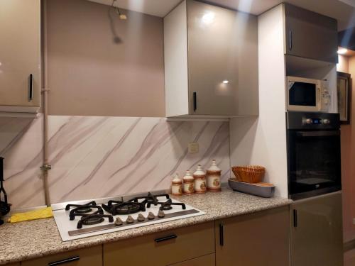 a kitchen with a stove and a counter top at Sousse appartement zone touristique in Sousse