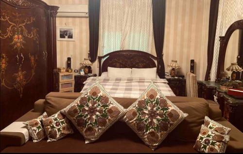 Sunny & Spacious rooms close to the Airport!