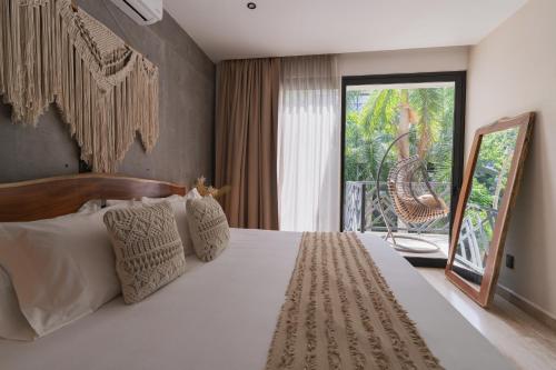 Postel nebo postele na pokoji v ubytování La Bohème Ultra-Luxe Condo