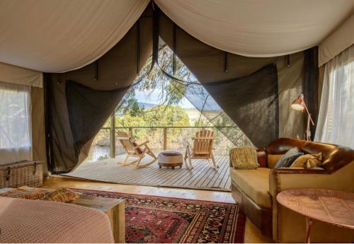 Χώρος καθιστικού στο Truffle Lodge Glamping
