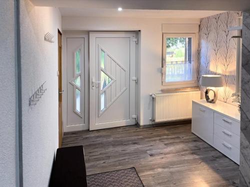 a room with a door and a desk and a window at Zur Teufelsmauer in Vorwerk Helsungen