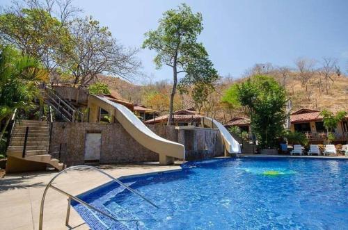 Bazén v ubytování Hermosa Heights Villa 20 nebo v jeho okolí