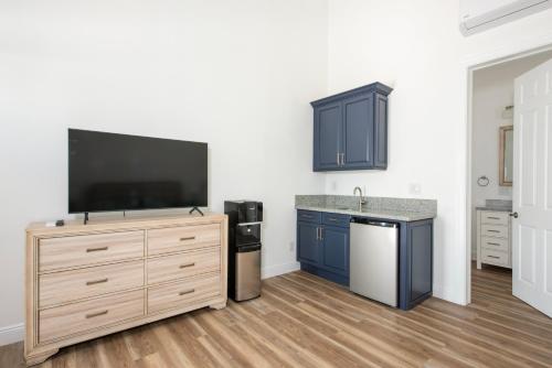 Dapur atau dapur kecil di Pink Sands Point estate