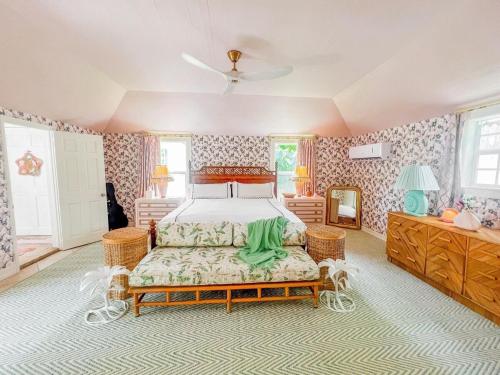 Fig Tree Harbour Island homeにあるベッド