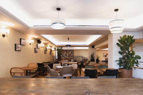 Un lugar para sentarse en Hotel 7 SEA Front TLV