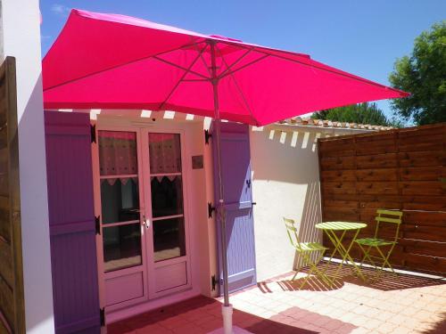 Un patio sau altă zonă în aer liber la Chevrefeuille et Eglantine