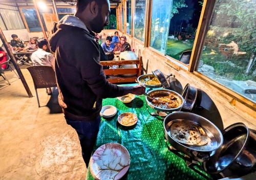 Mad på resortet eller i nærheden