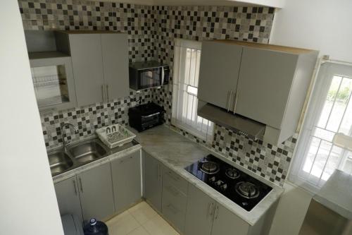 Η κουζίνα ή μικρή κουζίνα στο Diyar Villas Puncak H8/7