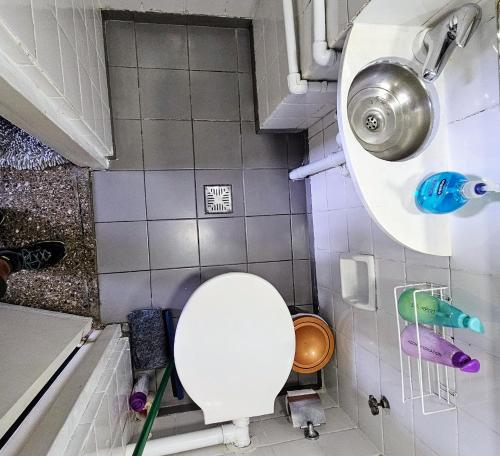 a bathroom with a white toilet and a sink at Microstudio & Parking in Mendoza