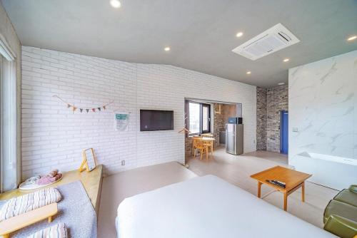 TV a/nebo společenská místnost v ubytování Gangneung Memory Stay Ocean View Pension
