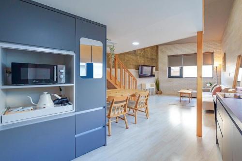 Kuchyň nebo kuchyňský kout v ubytování Gangneung Memory Stay Ocean View Pension