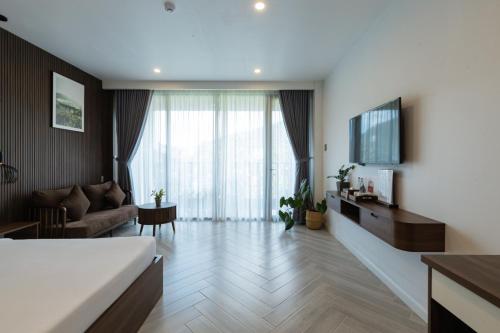 Una televisión o centro de entretenimiento en Tuấn Ninh Hotel II