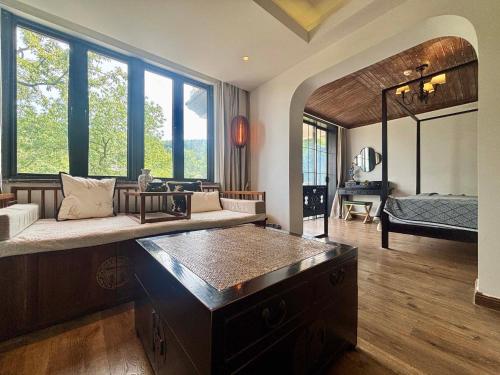 Khu vực ghế ngồi tại HangZhou West Lake Hillside Stay