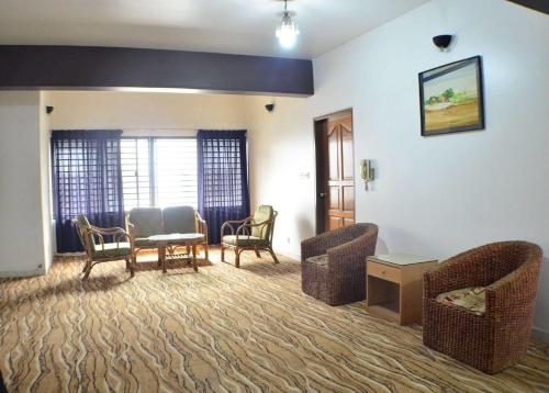 Ruang duduk di Amazon Lilly Lake View Residence
