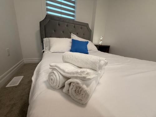 a bedroom with a bed with towels on it at Upscale Niagara Falls Getaway - BRAND NEW in Niagara Falls