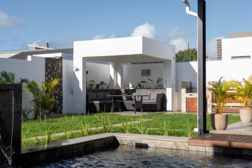 Un jardín fuera de Nilaya Villa by Swarga Mauritius
