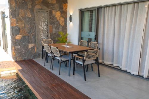 Un lugar para sentarse en Nilaya Villa by Swarga Mauritius