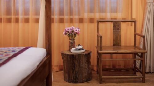 Huayue Hongyuanju Boutique Art B&Bにあるベッド