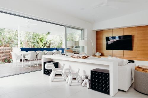 a living room with a table and chairs at Cavvanbah Lane in Byron Bay