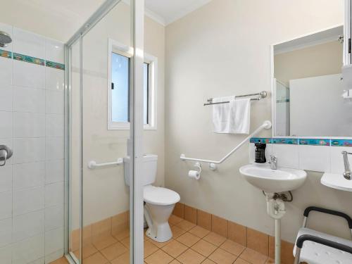 Bilik mandi di Bribie Island Caravan Park