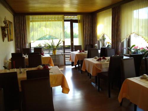 Restaurant o un lloc per menjar a Hotel Rheingold Garni