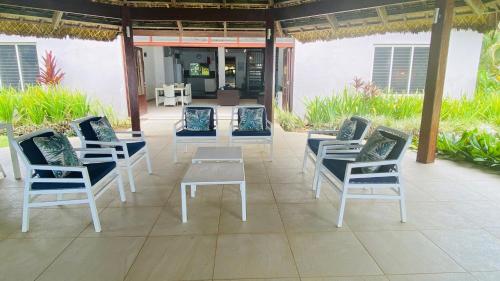 Patio nebo venkovní prostory v ubytování Qualius Lodge - Port Vila's WOW Factor! Huge 5 Bedroom, 3 Bath Seaside Paradise