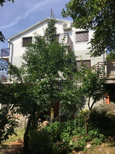 Το κτήριο όπου στεγάζεται  το διαμέρισμα