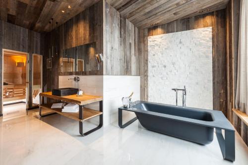 Una cocina o cocineta en Hotel Fanes