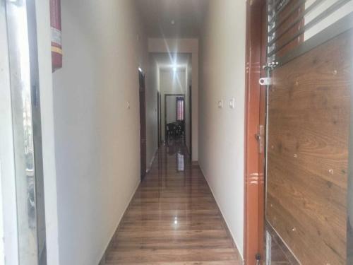 Gambar di galeri bagi Hotel O SRI SRINIVASA BOARDING & LODGING di Aivarkhandpur