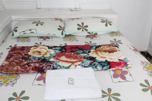 Ein Bett oder Betten in einem Zimmer der Unterkunft OYO Hotel Tbs