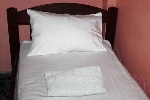 Ein Bett oder Betten in einem Zimmer der Unterkunft OYO Hotel Tbs