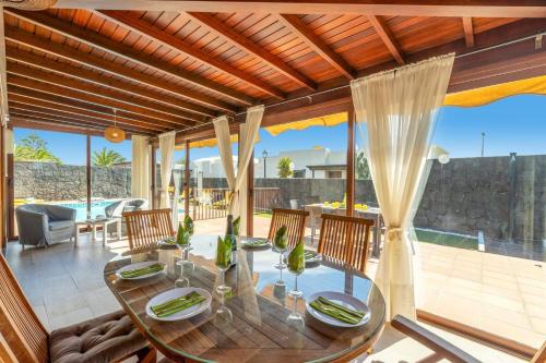 Villa Alhambra by Villa Plus